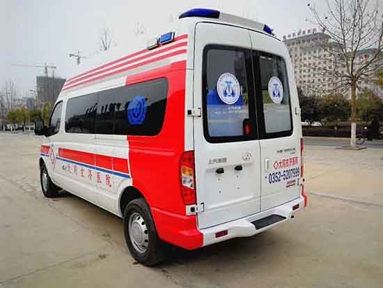 上汽大通長軸高頂救護車