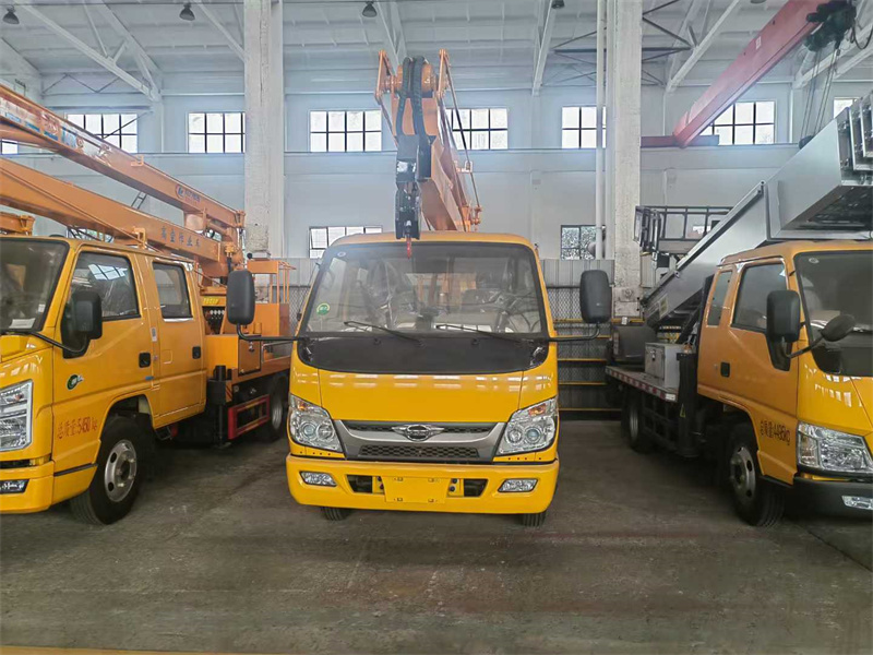 國六福田雙排13.5米折臂高空作業車